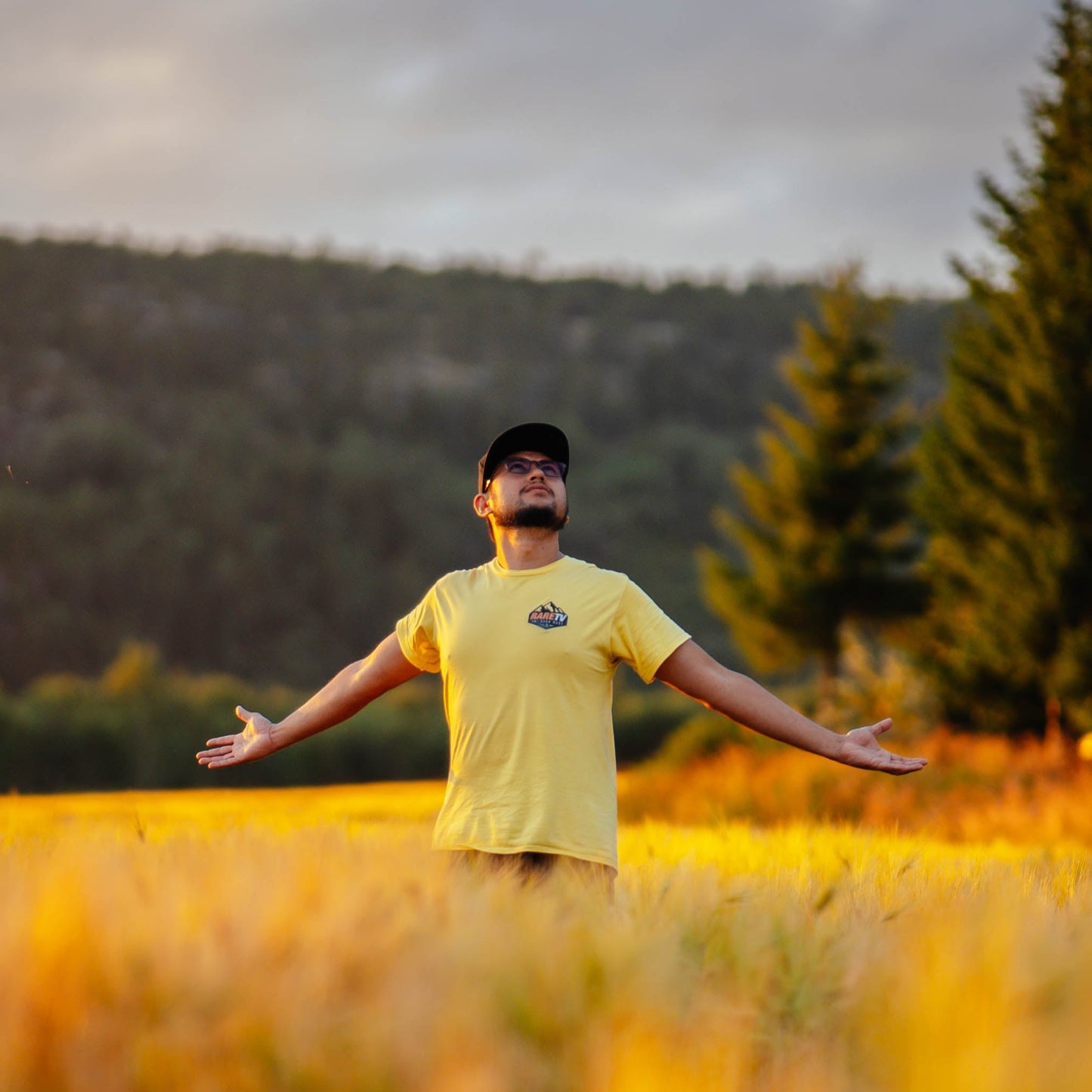 RARE NATION T-SHIRT - HIKING RARETV