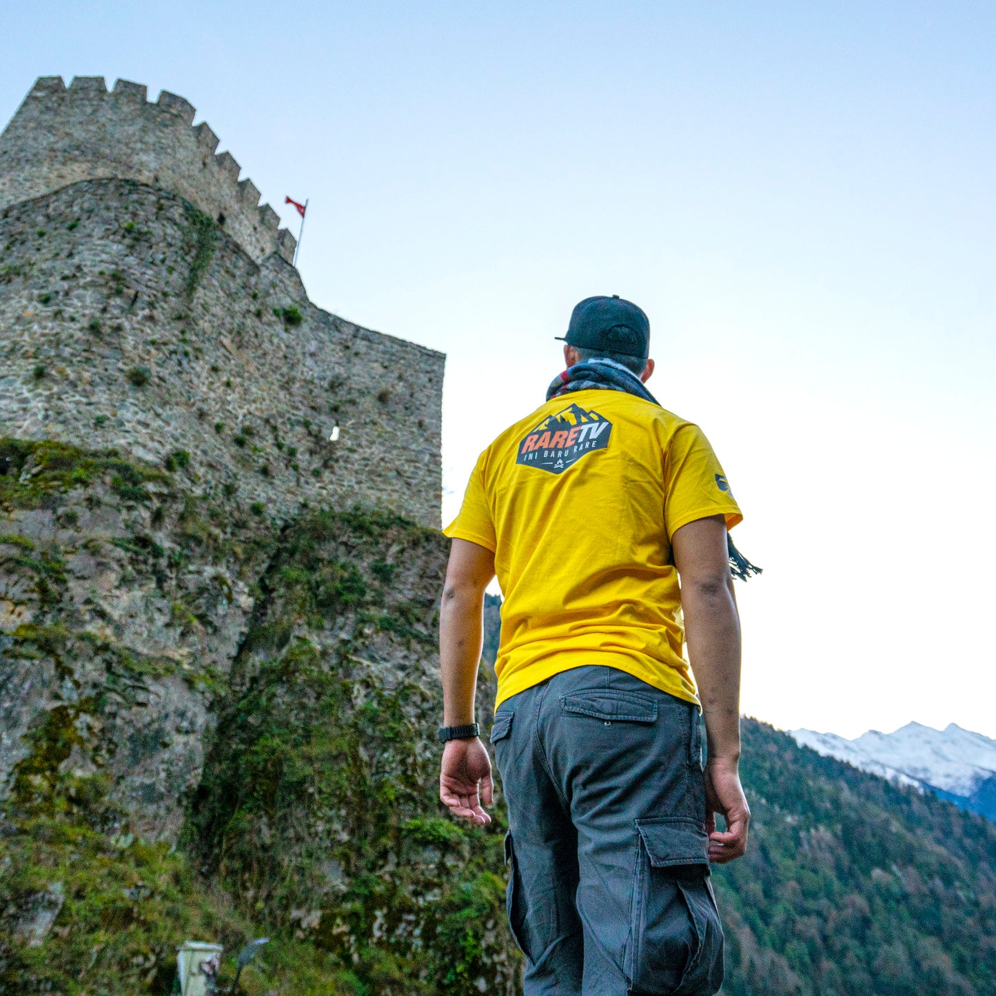 RARE NATION T-SHIRT - HIKING RARETV